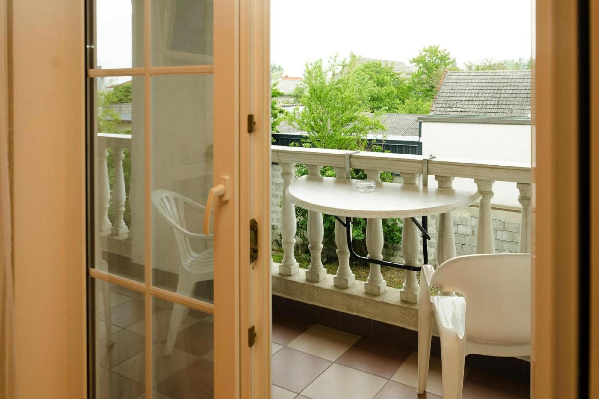 Apartment In Podersdorf Am See With A Bicycle Storage Kültér fotó